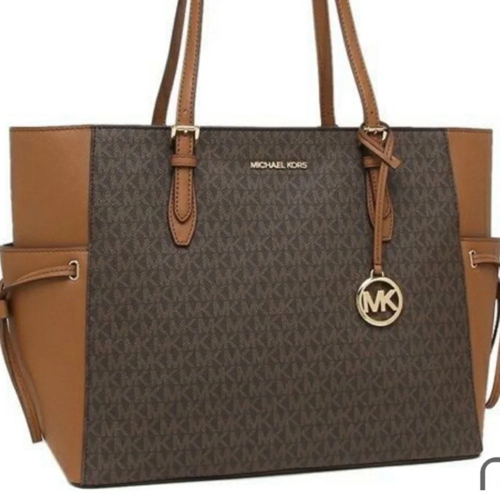 MICHAEL KORS GILLY LARGE DRAWSTRING TOTE BROWN SIGNATURE COLOR